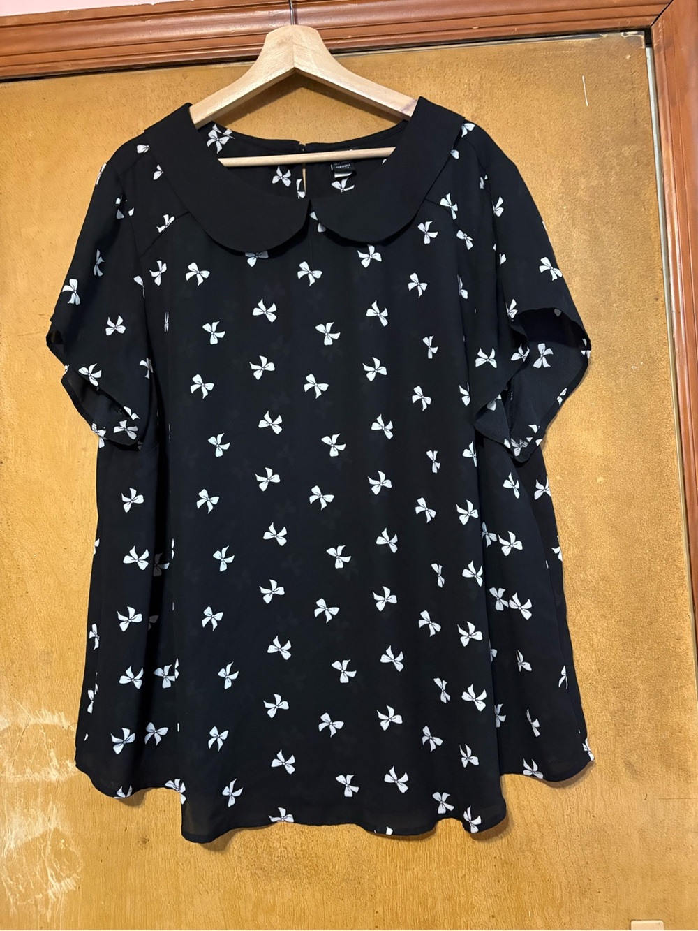 torrid Black Blouse with White Floral Pinwheel Print and Peter Pan Collar